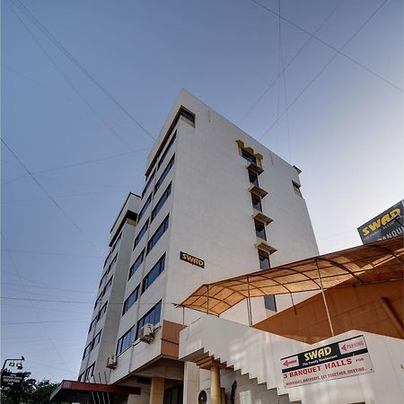 Hotel Savshanti Towers Vadodara Buitenkant foto
