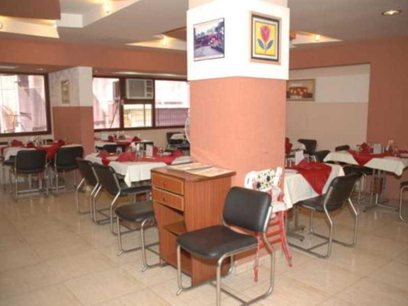 Hotel Savshanti Towers Vadodara Buitenkant foto