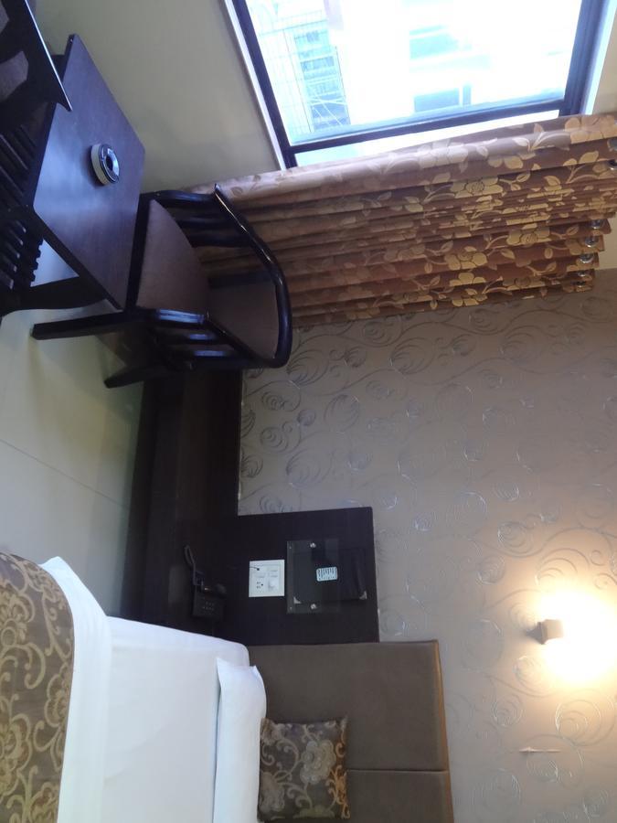 Hotel Savshanti Towers Vadodara Buitenkant foto