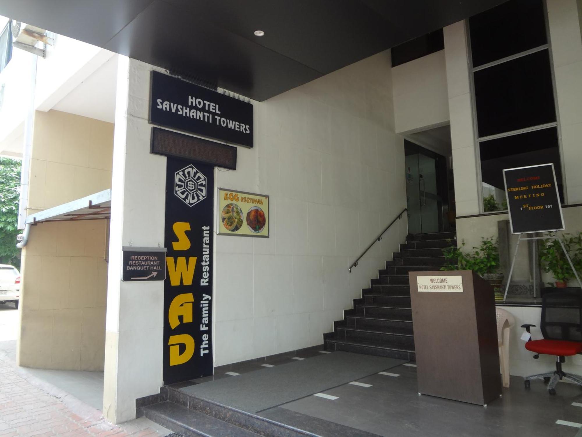 Hotel Savshanti Towers Vadodara Buitenkant foto