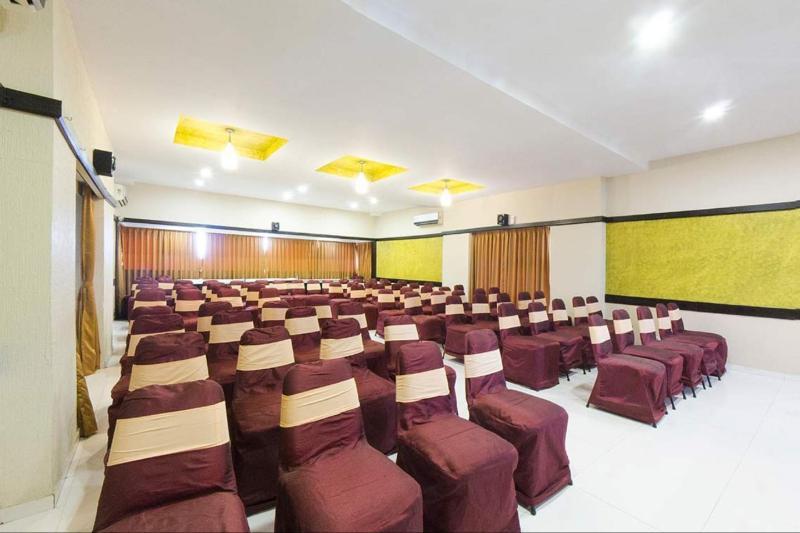 Hotel Savshanti Towers Vadodara Buitenkant foto
