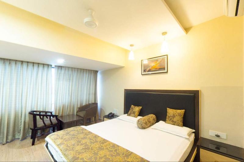 Hotel Savshanti Towers Vadodara Buitenkant foto
