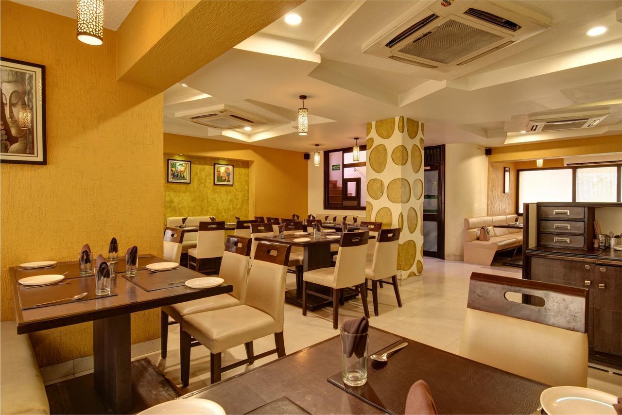 Hotel Savshanti Towers Vadodara Buitenkant foto