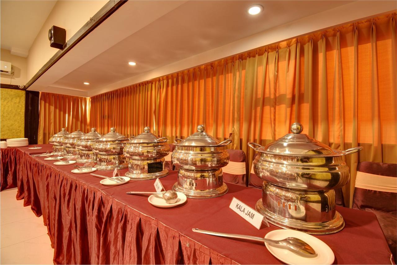 Hotel Savshanti Towers Vadodara Buitenkant foto