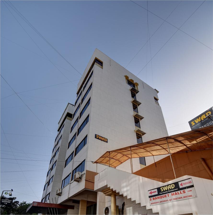 Hotel Savshanti Towers Vadodara Buitenkant foto