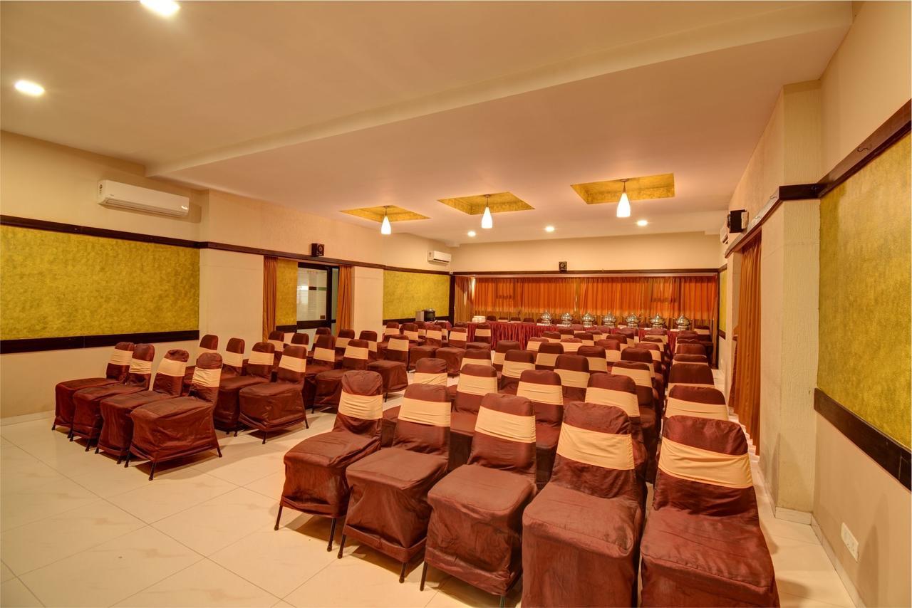 Hotel Savshanti Towers Vadodara Buitenkant foto