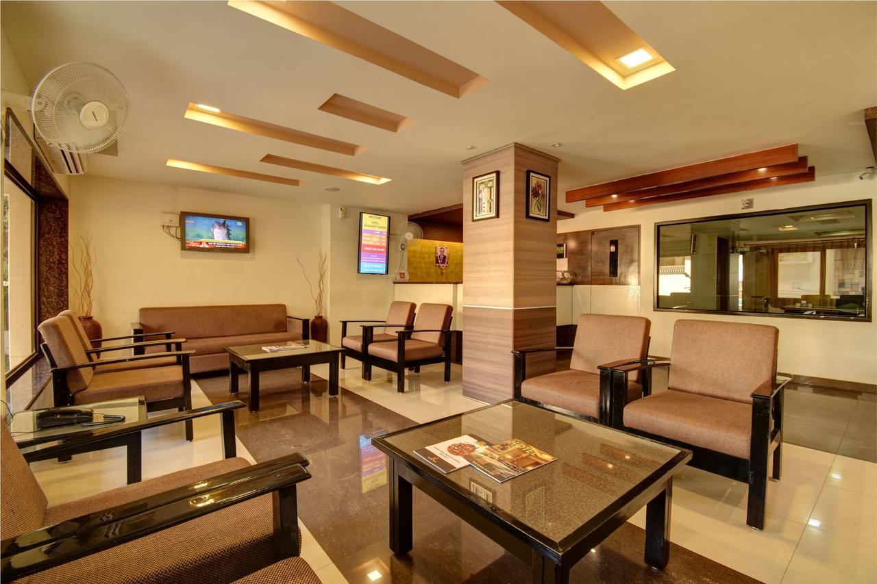 Hotel Savshanti Towers Vadodara Buitenkant foto